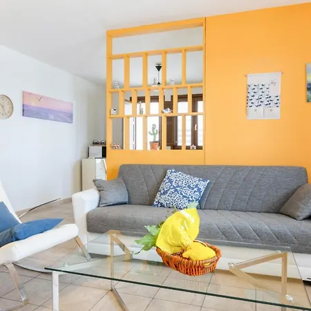 Lecce Colorful Flat With Terrace & Parking Apartment Exterior photo