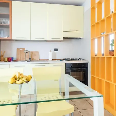 Lecce Colorful Flat With Terrace & Parking Apartment Exterior photo