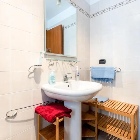Lecce Colorful Flat With Terrace & Parking Apartment Exterior photo