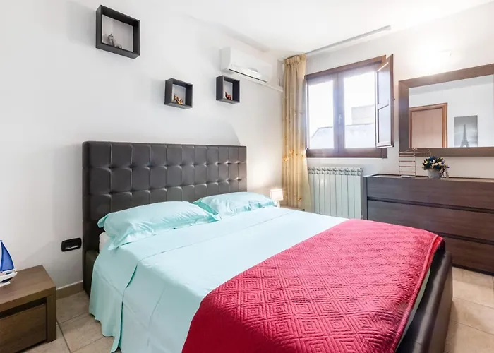 Lecce Colorful Flat With Terrace & Parking