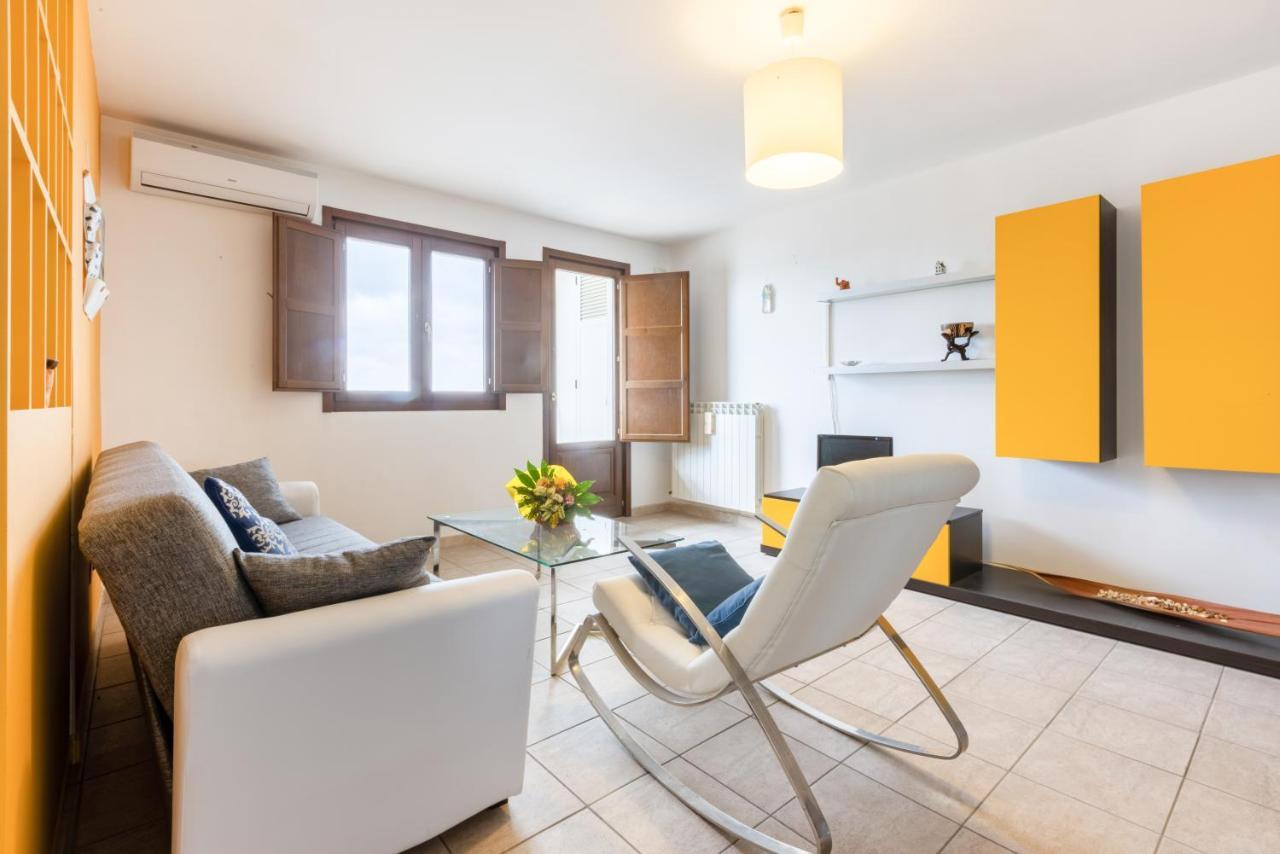 Colorful Flat With Terrace & Parking