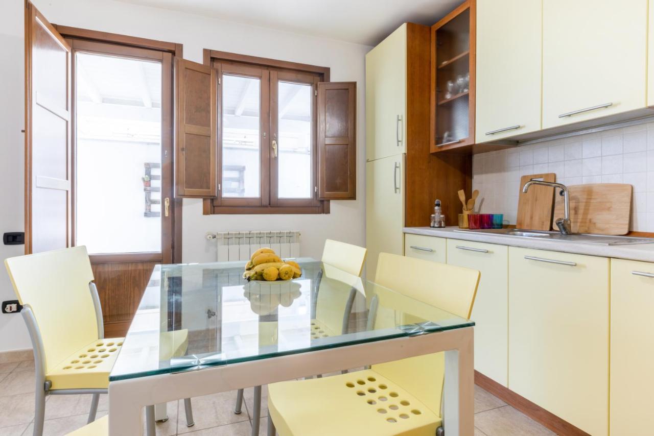 Colorful Flat With Terrace & Parking Lecce