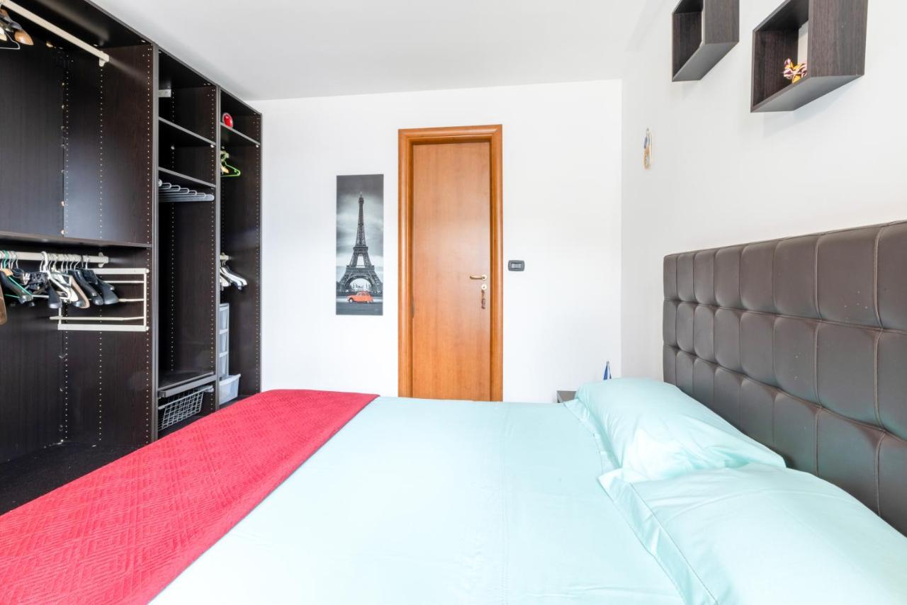 Colorful Flat With Terrace & Parking Apartment Lecce