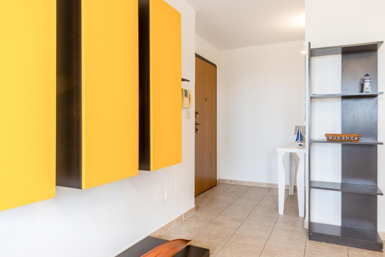 Colorful Flat With Terrace & Parking