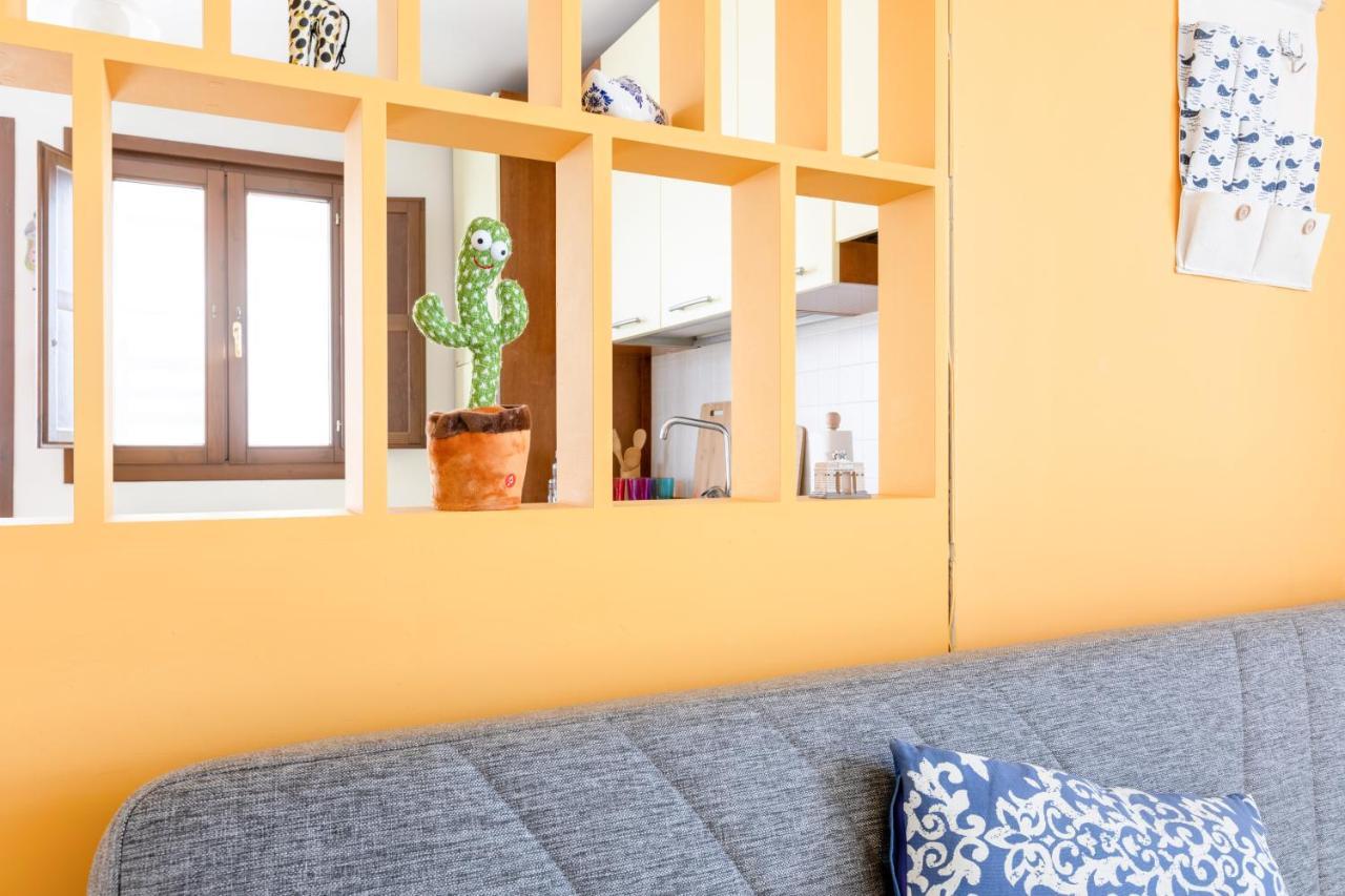 Apartment Colorful Flat With Terrace & Parking *